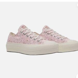 NWT Converse Women's Chuck Taylor All Star Lift Platform Low 'Paisley' Women's 6
